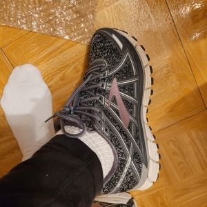 Brooks Adrenaline GTS 17 Running Shoe Women’s 8.5M